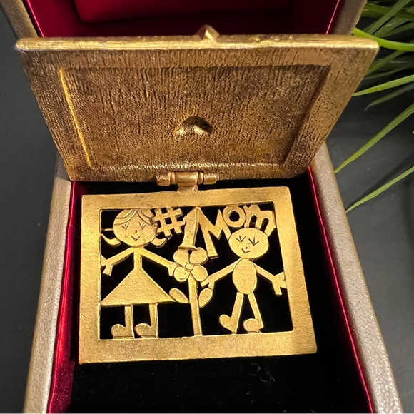 Vintage AJC Brooch Pin - OPEN HERE HEART #1 MOM Gold Tone Brooch - Picture 4 of 8